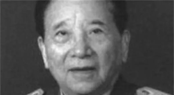 1986年將帥合影:當過大軍區司令,也乖乖站後排,老師落座C位 1986年將帥合影:當過大軍區司令,也乖乖站後排,老師落座C位