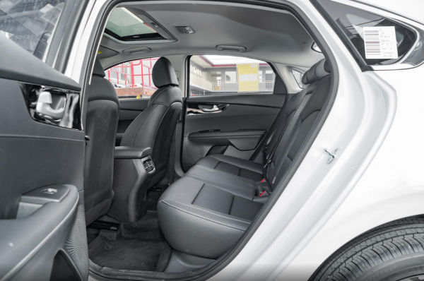 年輕人的第一臺車，合資品質&plus;運動造型，起亞K3買哪款合適