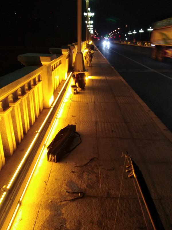 為了那碗魚湯麵,黑夜的冷又有何懼…… 為了那碗魚湯麵,黑夜的冷又有何懼……