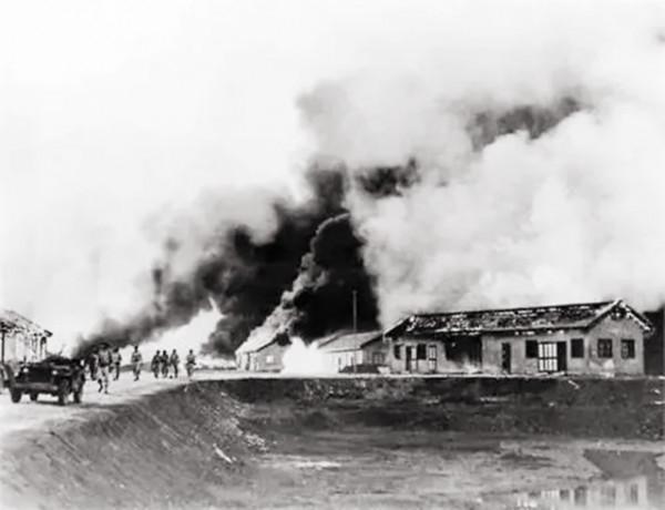 日軍來偷襲,哨兵卻沒有發現,此時一匹拉炮的軍馬幫了大忙 日軍來偷襲,哨兵卻沒有發現,此時一匹拉炮的軍馬幫了大忙