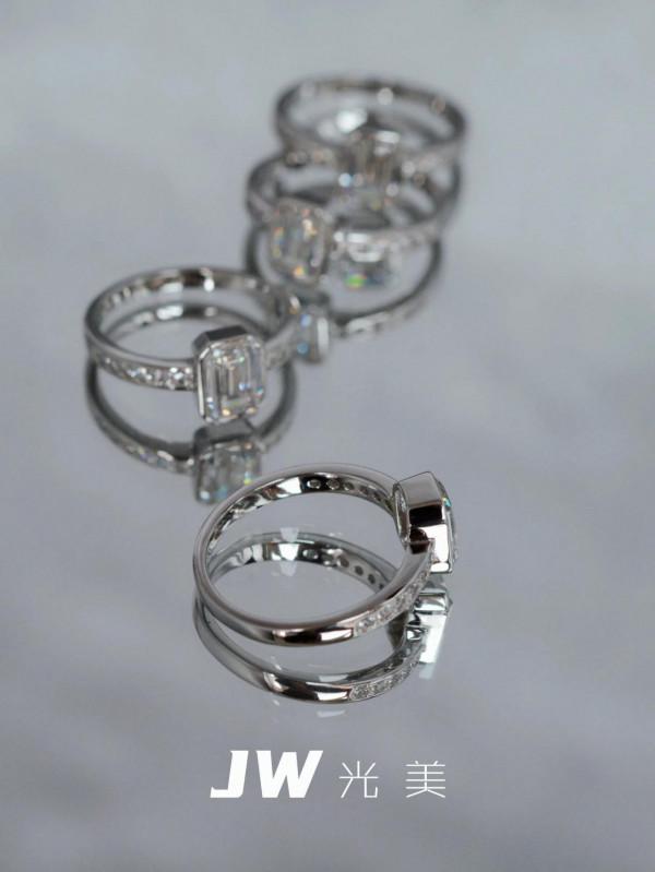 哇塞！這個戒指也太美了吧，blingbling ✨太閃了