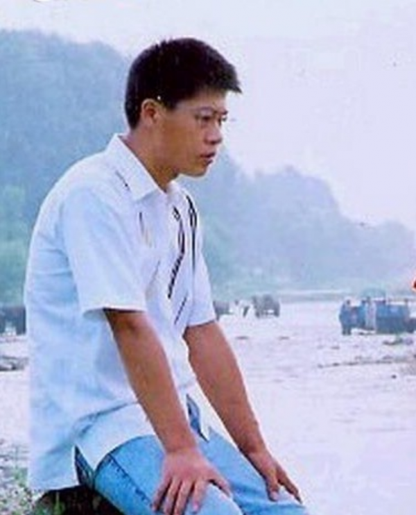 賀樹峰：被趙本山力捧12年不火，38歲娶小12歲嬌妻，開燒烤店被告