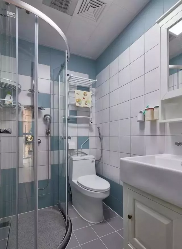 130平新房色彩搭配真心不錯，廚房尤其實用，老婆說願意天天下廚