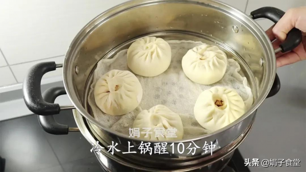 香辣豆腐包子，皮薄餡足，鮮嫩味美，一次3個吃不夠，太香了