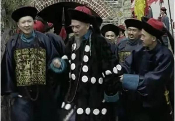 在清朝誰能穿件這個厲害了,能穿它的都是大人物 在清朝誰能穿件這個厲害了,能穿它的都是大人物