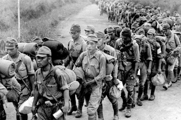 17歲混血少女為勸降日軍，獨自一人前去天長山談判，結局如何？