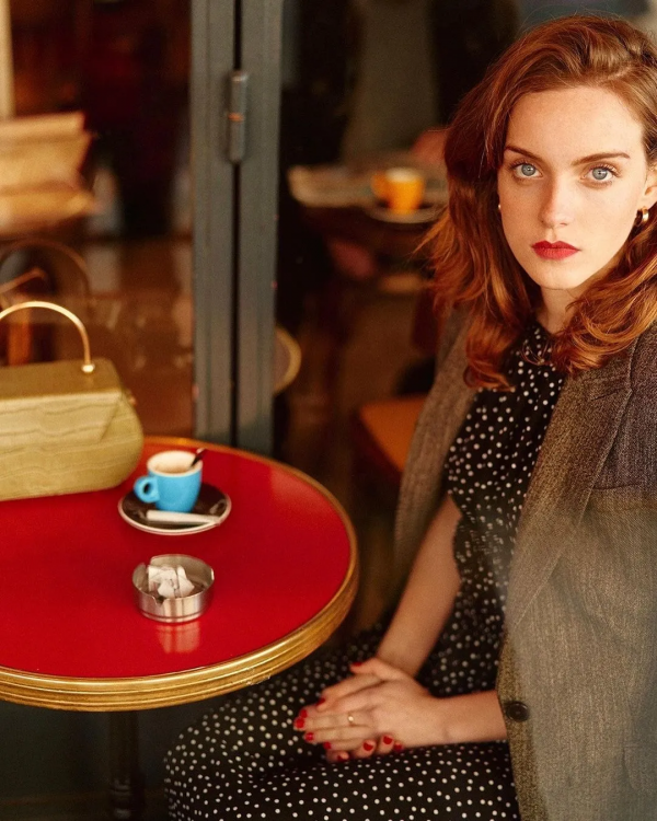 外套裡面別穿衛衣了！秋冬這麼穿撩人又氣質