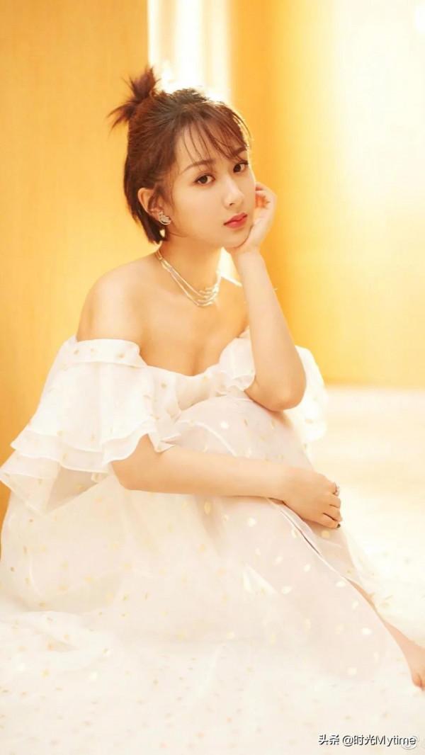 明星桌布：楊紫，挺好看的呀，為什麼宋丹丹說長的醜呢？