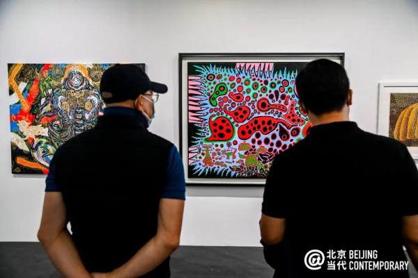 鳳凰藝術 每週藝聞 | 班克斯的畫又被碎了一次 阿布拉莫維奇新作亮相