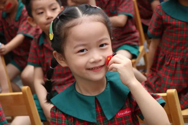 厲害了我的國，伊頓孩子獻禮祖國