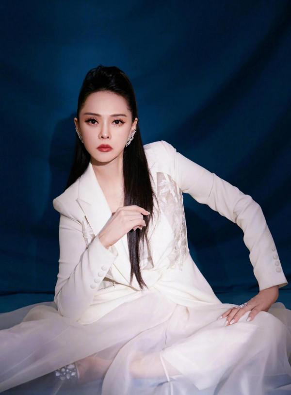 甜美女神伊能靜,真性情、真颯爽的“女豪傑” 甜美女神伊能靜,真性情、真颯爽的“女豪傑”