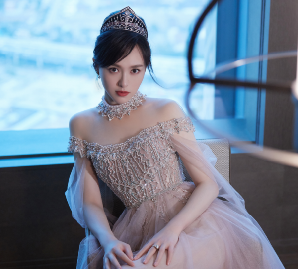 集體清庫存?蔡文靜今年播了6部劇,周雨彤3個月4部,梁潔也有4部 集體清庫存?蔡文靜今年播了6部劇,周雨彤3個月4部,梁潔也有4部