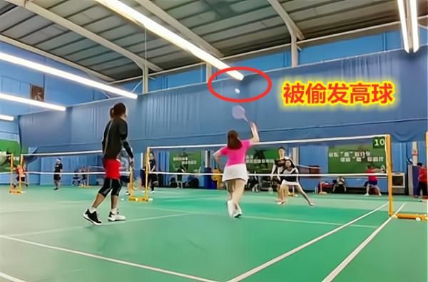 打羽毛球偷發女生後場球，居然報警了！盤點十幾年征戰球館奇葩