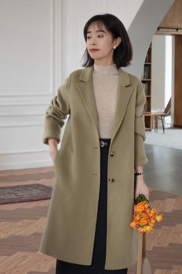 誰說小個子不能穿長大衣？看這位身高158博主的示範，思路很清晰