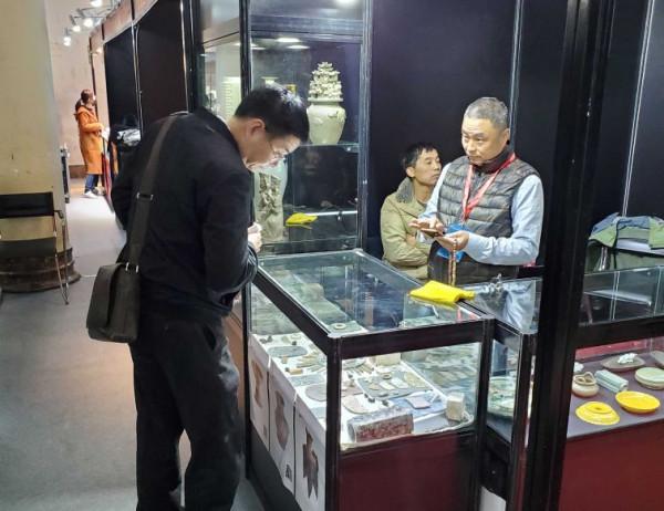 古玩市場上,買的沒有賣的精 古玩市場上,買的沒有賣的精