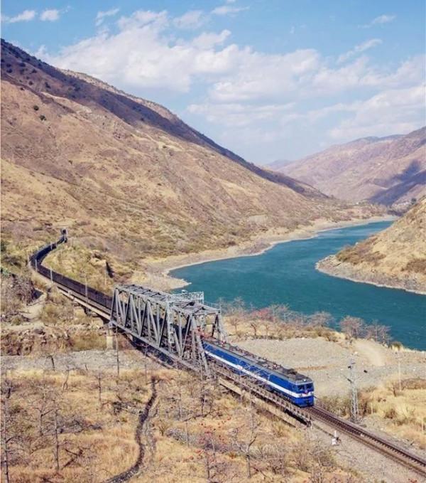 鐵道兵的歷任司令員都是誰，他們的任期各是多少，誰的任期最長？