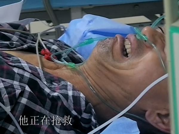 真實故事：農民工意外墜樓，腦袋被摔出血洞，後來搶救過來了嗎？
