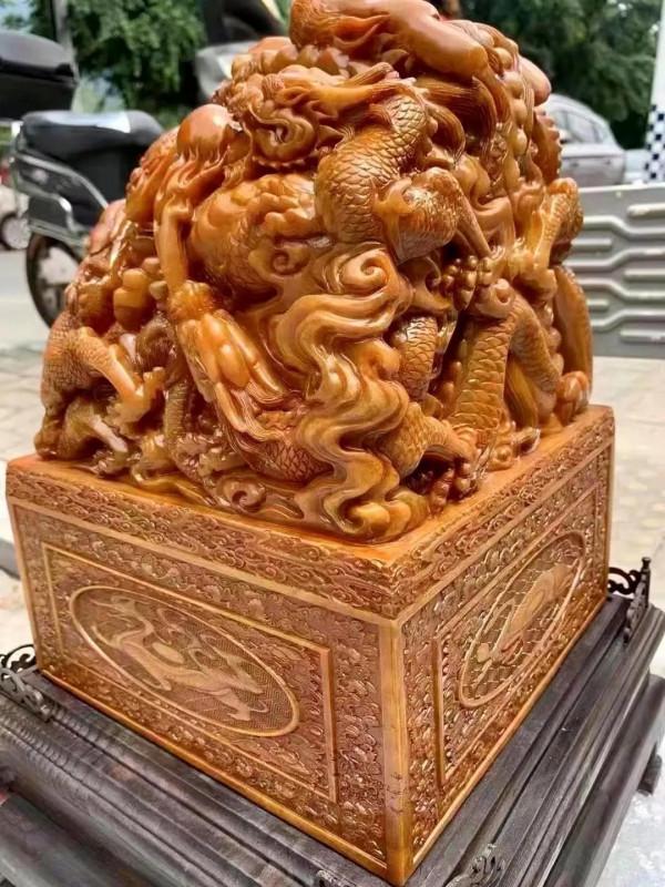 自然光線下的巨型藏級至尊大印