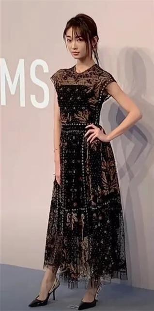 明星造型“尷尬史”:有人像荷包蛋,有人醜似女巫,有人老10歲 明星造型“尷尬史”:有人像荷包蛋,有人醜似女巫,有人老10歲