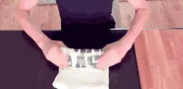 疊衣服這樣做最聰明，再多衣服也不怕→