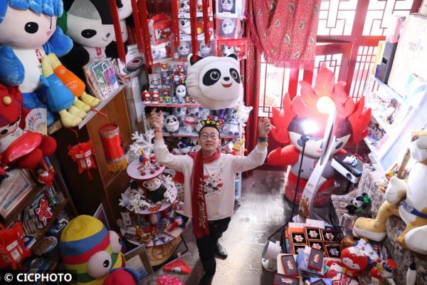 “一墩難求”?他實現了“冰墩墩自由” “一墩難求”?他實現了“冰墩墩自由”