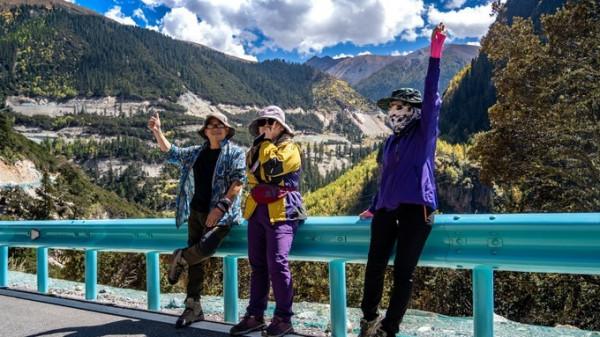 川西海拔最高最大最藍的海子——亞莫措根