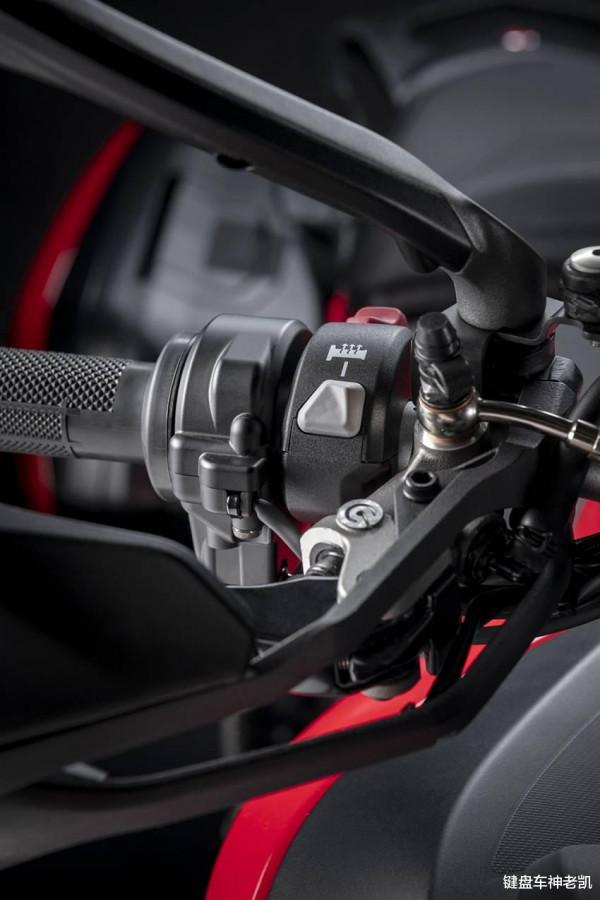 杜卡迪2022新車六部曲之一，MTS V2/S釋出，車重減輕、電控升級