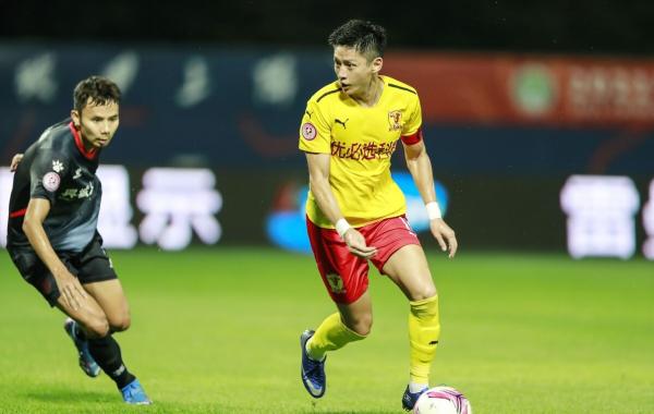 李毅膽子真大！昔日留洋王牌本輪中甲半場就被換，讓球迷唏噓不已