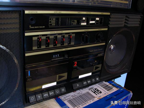 80年代Uher Sankei推出的TCR-S93復古行動式收錄機音響 80年代Uher Sankei推出的TCR-S93復古行動式收錄機音響