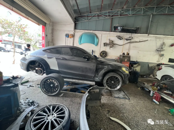 趕在過年前換賓士C Coupe，加班加點割完寬體快樂過新年