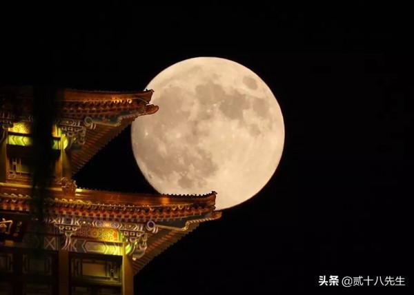 在這最美的月圓之夜，將十首最美的寫月詩送給你們