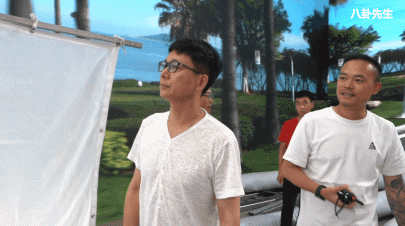 《開端》原來是這樣拍出來的？公交車外全是螢幕，為真實燒三輛車
