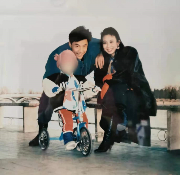 63歲老戲骨被曝離婚!與初戀結婚已35年,疑2500萬財產已分割完畢 63歲老戲骨被曝離婚!與初戀結婚已35年,疑2500萬財產已分割完畢