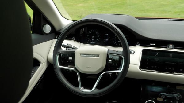 十年前的網紅加價路虎，空間更大顏值更高，極光L是不是你的菜？