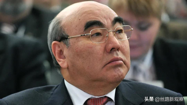 吉前總統和他們的親屬們有點忙...... 吉前總統和他們的親屬們有點忙......