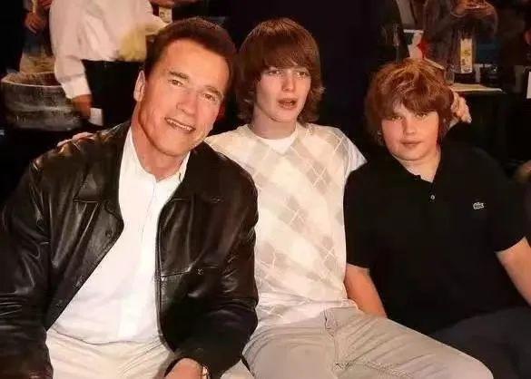 施瓦辛格的胖兒子健身減肥,成功瘦了一大圈,變成型男帥哥 施瓦辛格的胖兒子健身減肥,成功瘦了一大圈,變成型男帥哥