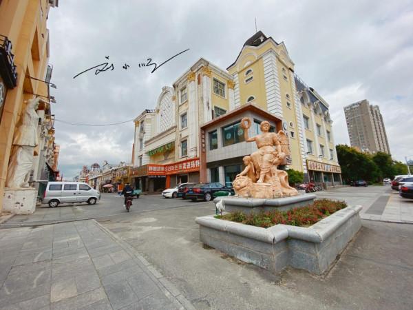 吉林琿春有一條歐式街，就在市中心卻沒什麼人，遊客還以為荒廢了