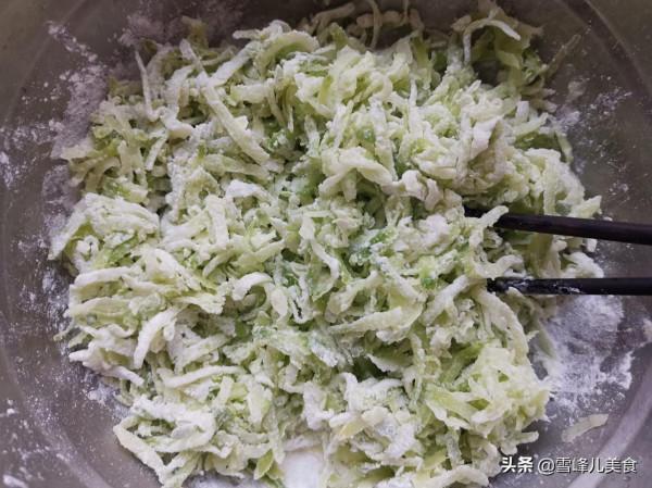 蘿蔔這樣做比炸蘿蔔丸子好，一蒸就上桌，蘸料吃太香了，別不懂吃
