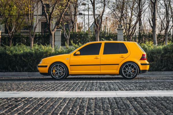 2萬買30萬改的高爾夫4，玩老車你需要準備什麼？