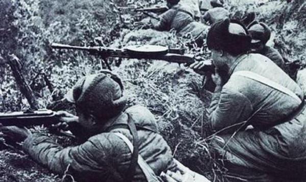 志願軍連長髮明“三朵花”，40人幹掉800人，美軍誤以為是高科技