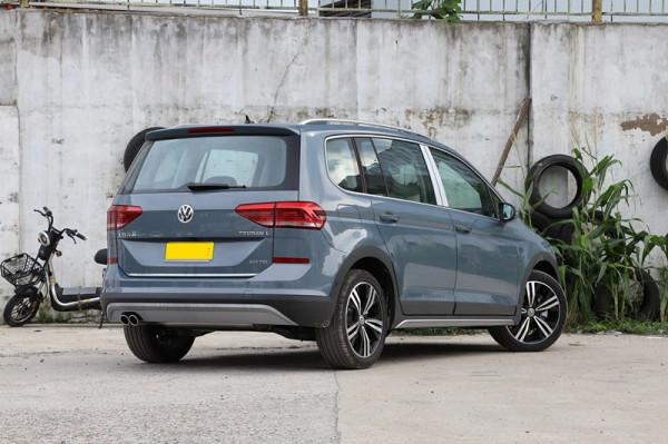 15&period;18萬起售，配1&period;4T發動機，油耗低至6L，實拍上汽大眾途安L