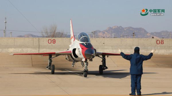 逐夢深藍！新一批艦載戰鬥機飛行學員成功單飛