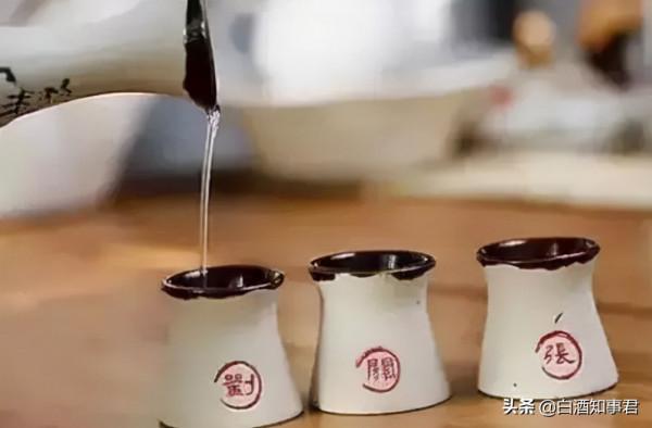 老一輩人喝酒都燙一下,有什麼用?從古流傳下來的規矩你知道嗎? 老一輩人喝酒都燙一下,有什麼用?從古流傳下來的規矩你知道嗎?