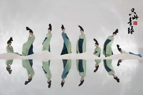 大年初一，偶遇戴勝鳥，只此青綠，開心