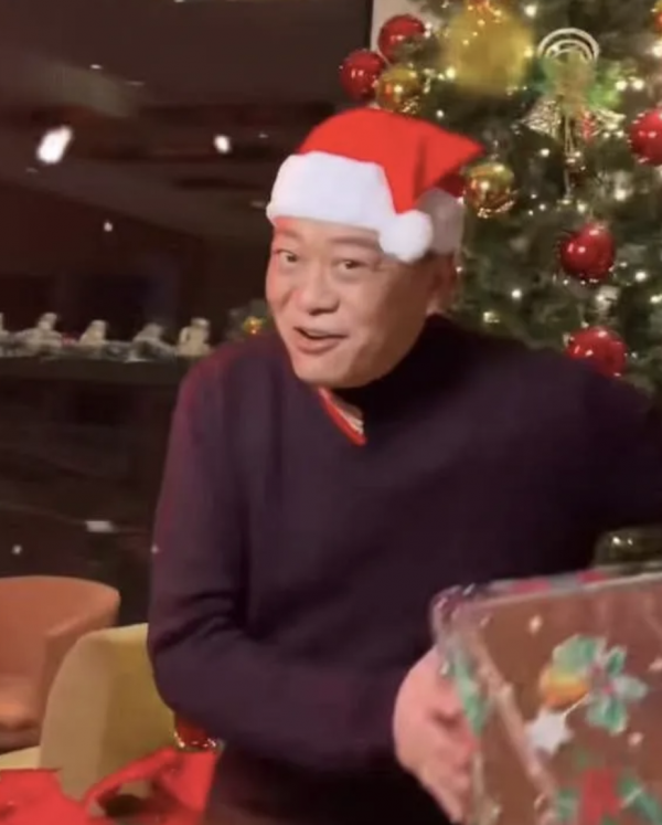 10個明星家庭過聖誕：有人發全家福曬孩子，有人曬聖誕樹曝光豪宅