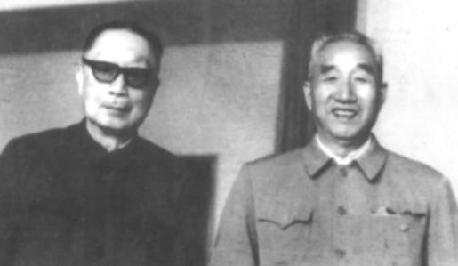 1981年華國鋒辭職，鄧小平升任軍委主席，主持華北大演習震驚中外