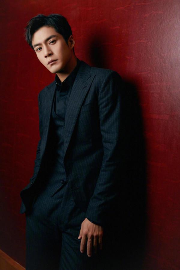 韓東君復古條紋西裝造型，被大帥哥韓東君驚豔到的一天