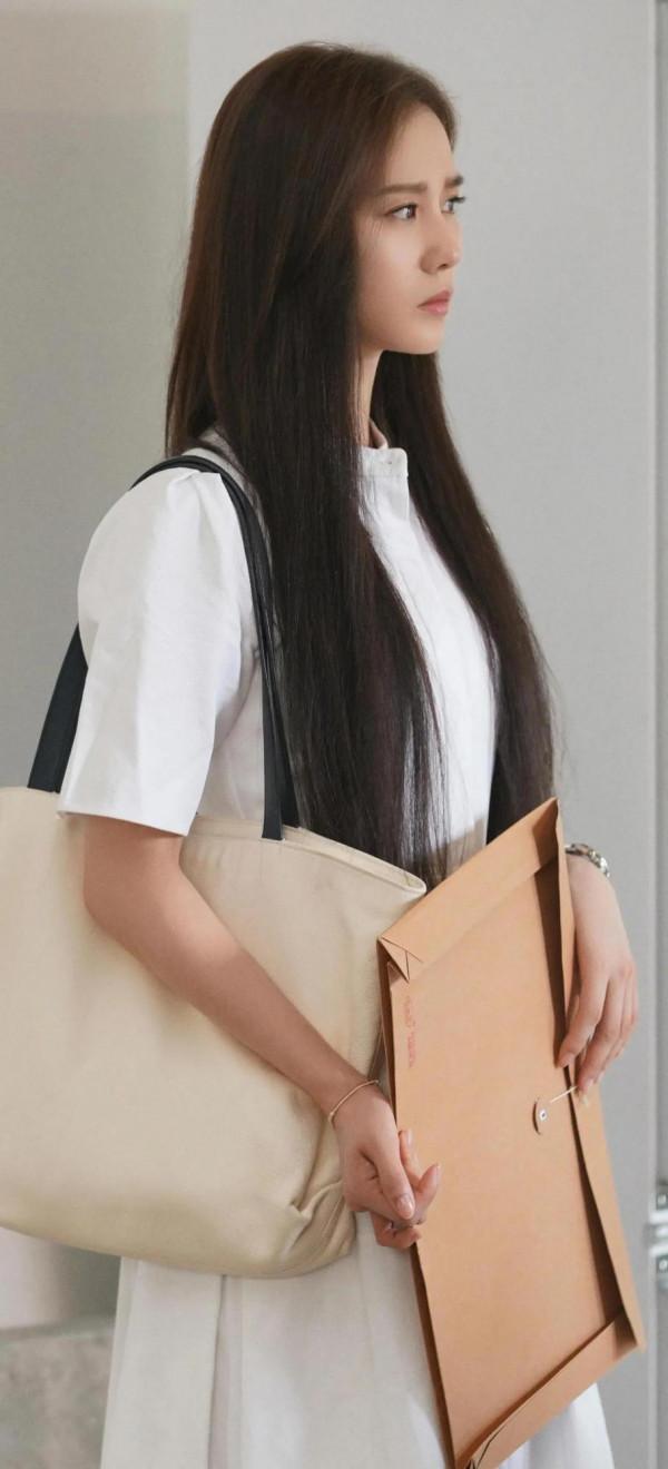 女神劉詩詩，高貴優雅