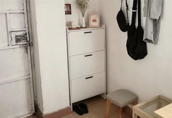 他住進14㎡廉價單間，用千元爆改成ins風，網友：天差地別