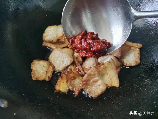 回鍋肉怎麼做才好吃？來看看傳統的川菜做法，肥而不膩，真解饞